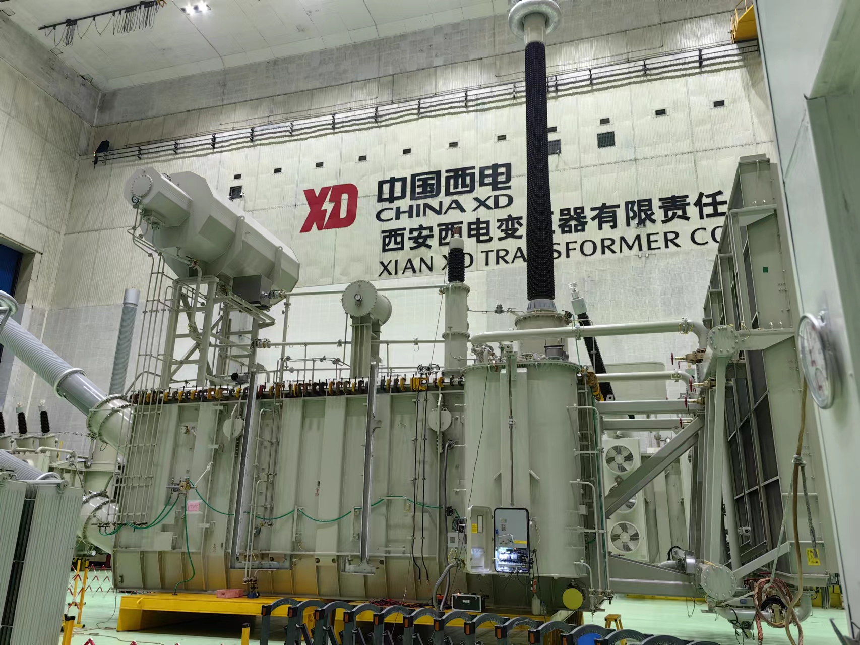 變壓器安裝現(xiàn)場.jpg